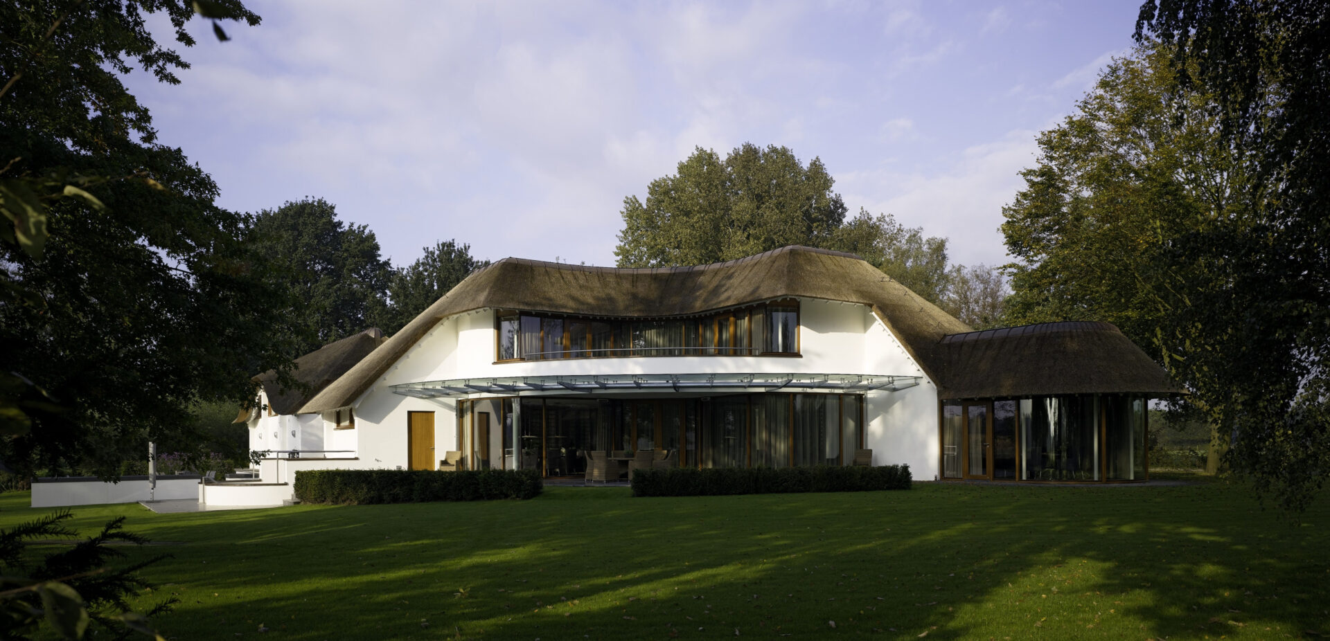 Achteraanzicht van Landhuis Lage Wijst