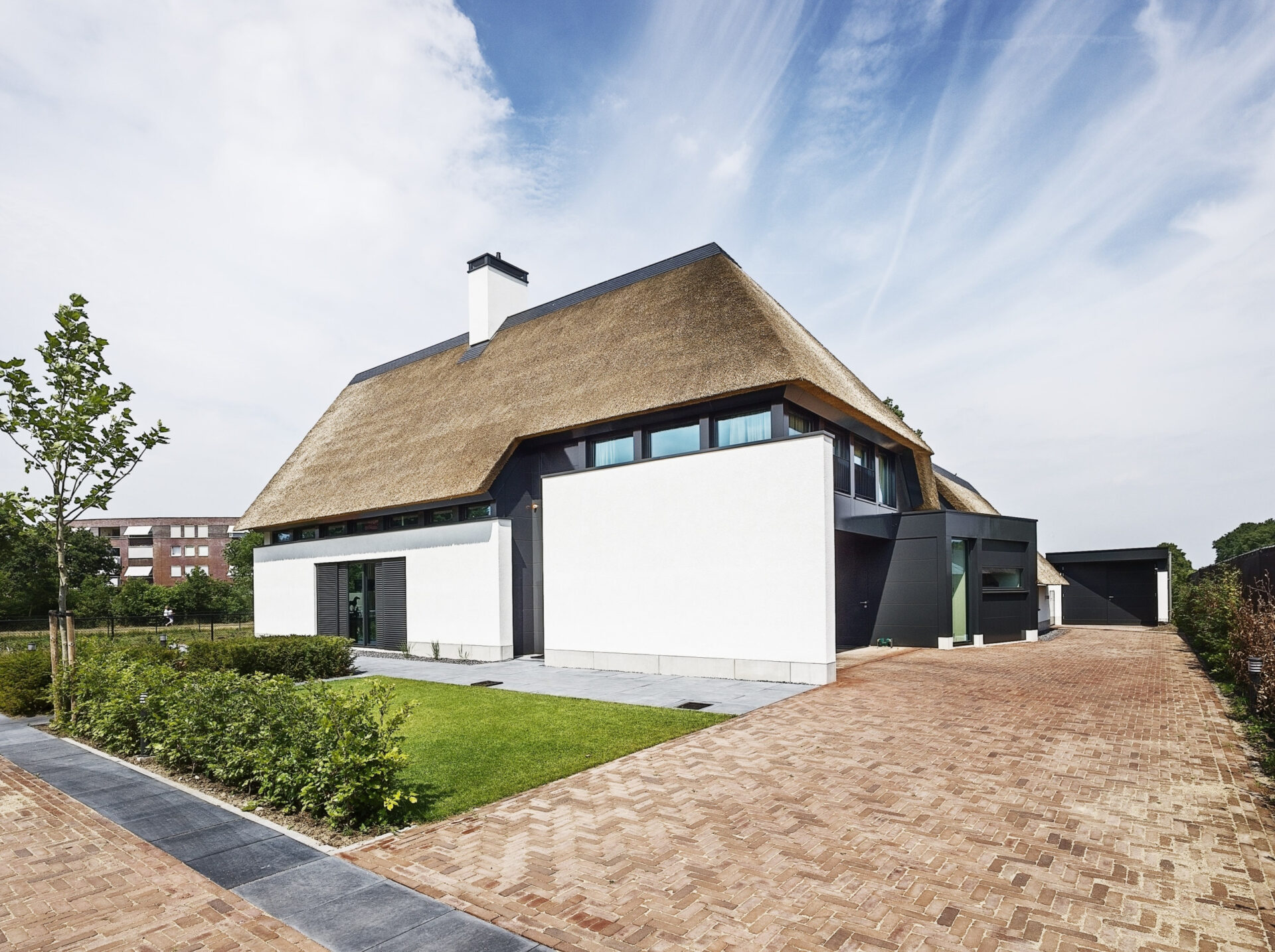 Vooraanzicht Villa CH met oprit
