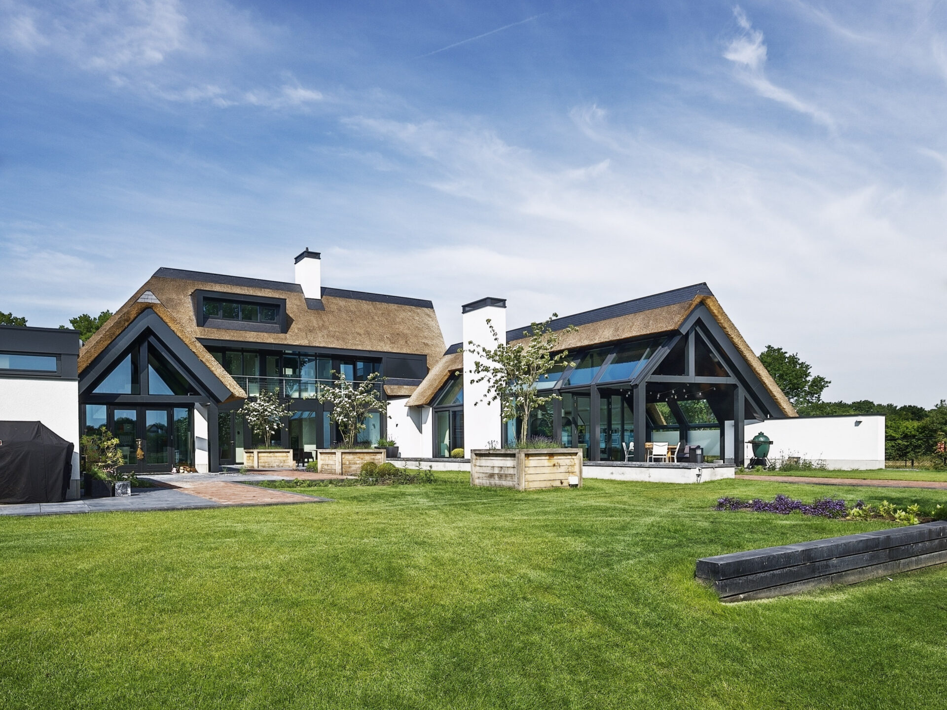 Achteraanzicht van Villa CH met achtertuin