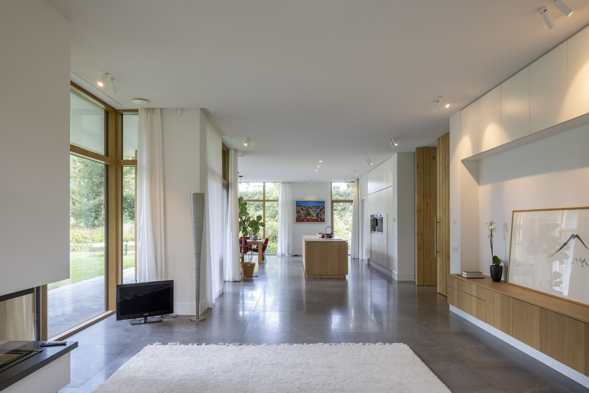 Woonkamer met veel lichtinval