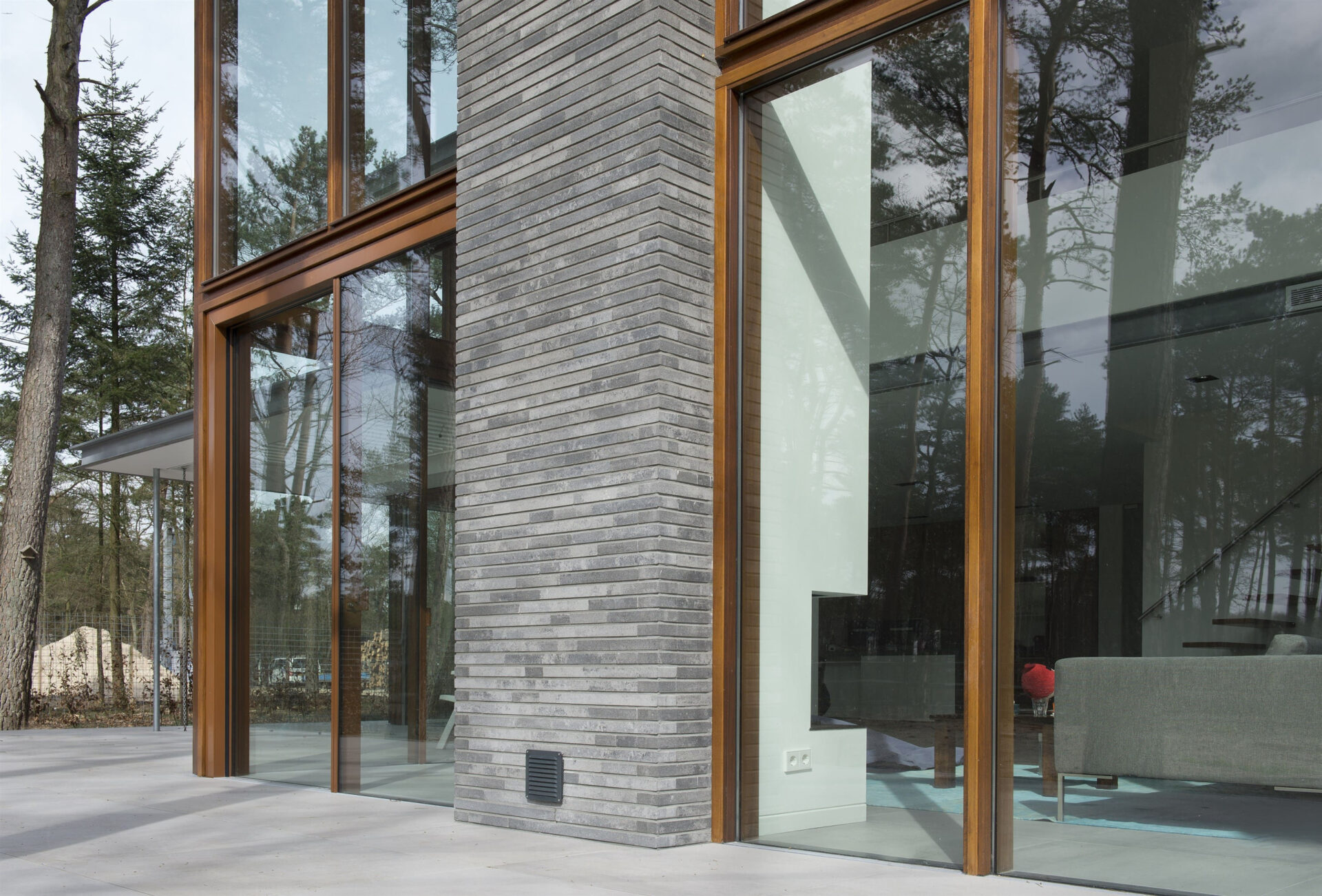 Detailfoto van metselwerk en raampartijen Villa Kerckebosch