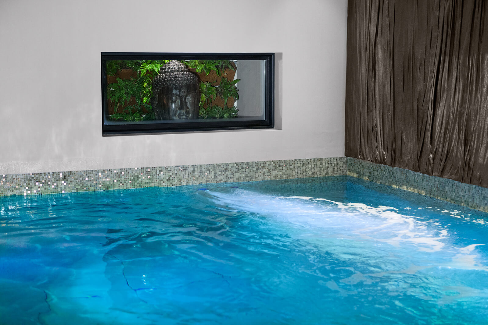 Detailfoto van binnenzwembad in Villa SL