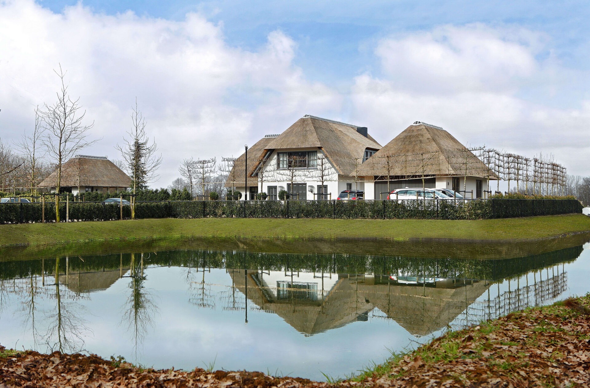 Achterzijde van Villa SL gezien vanaf het water