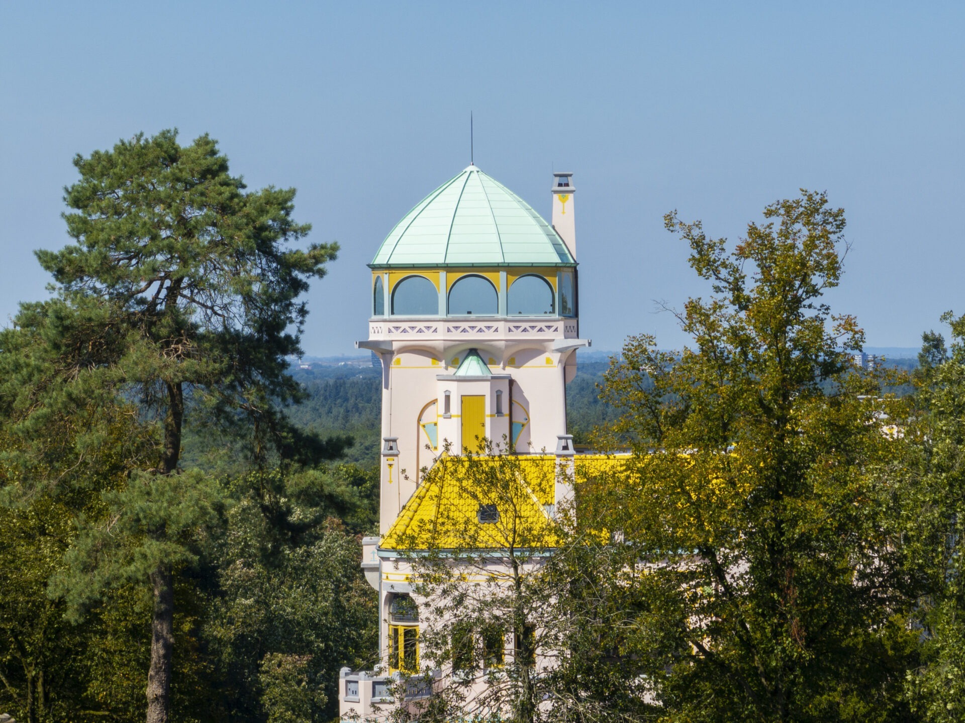 Detailfoto van de toren van Jachtslot Mookerheide