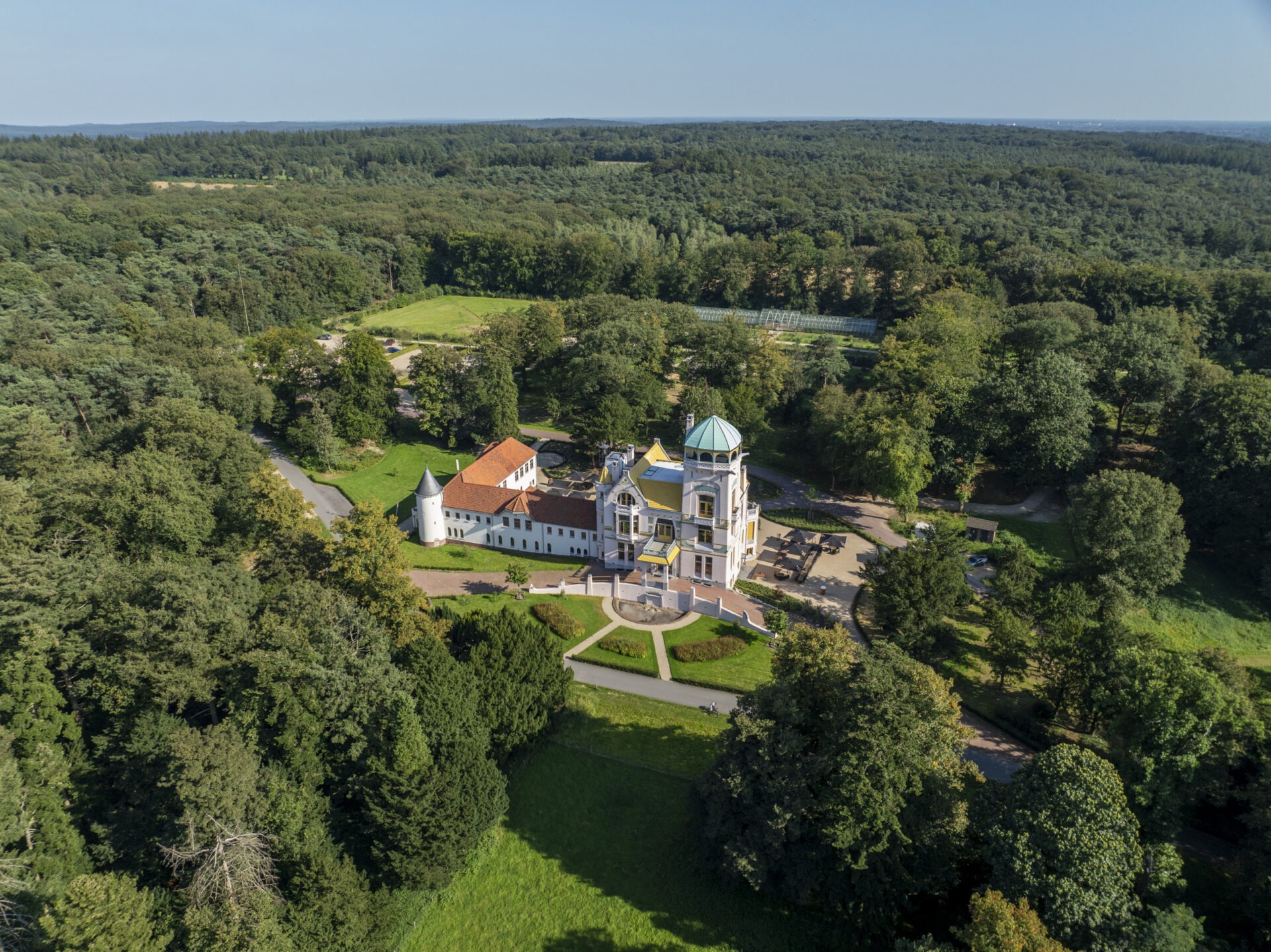 Bovenaanzicht van Jachtslot Mookerheide met tuin