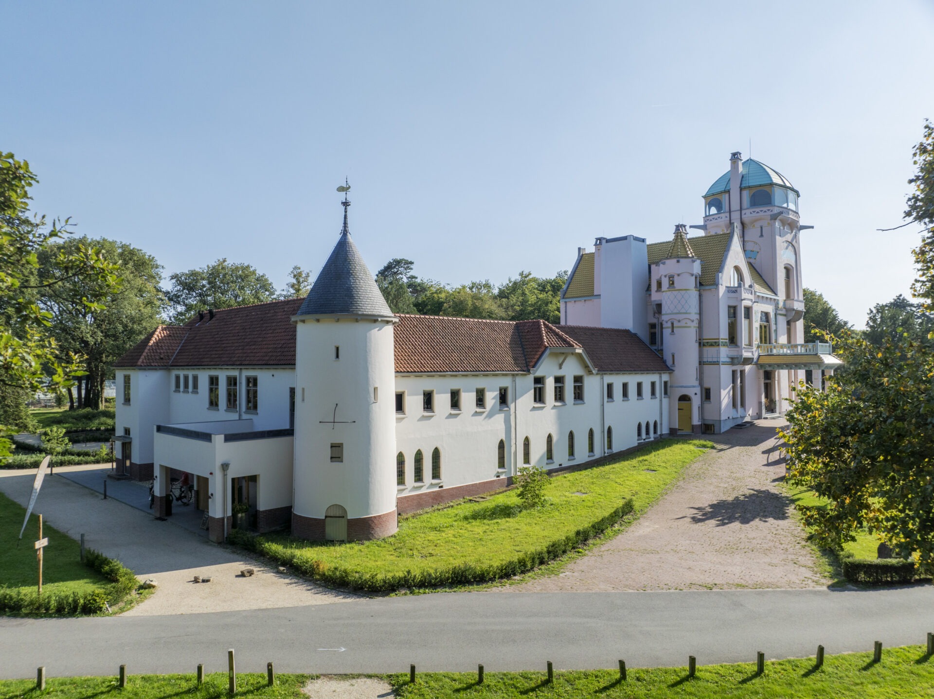 Zijaanzicht van Jachtslot Mookerheide