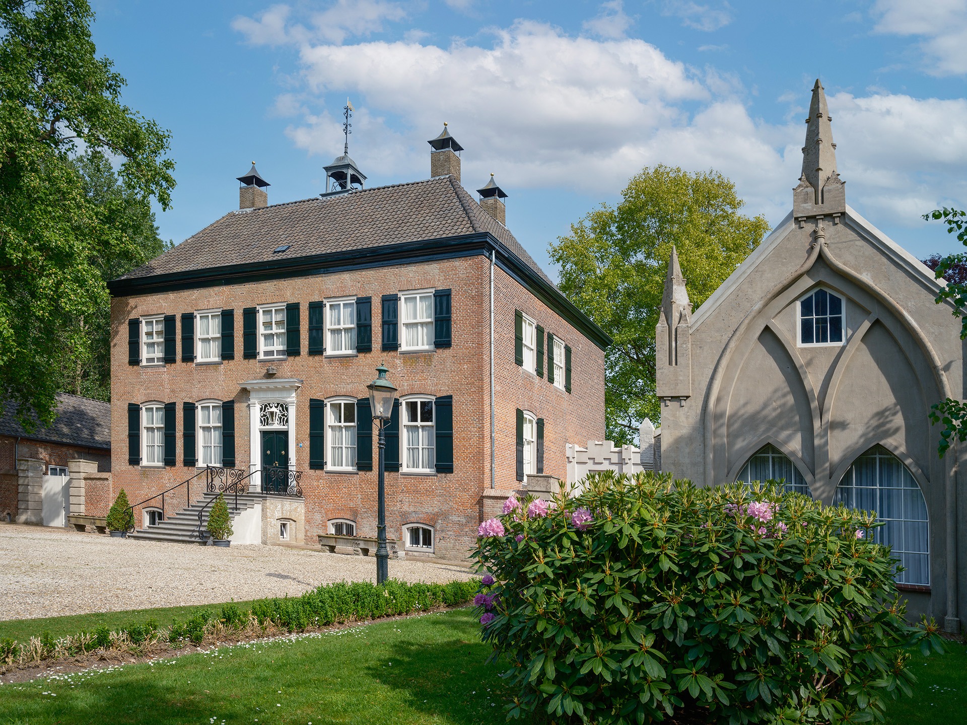 Zijaanzicht van Kasteel Strijdhoef