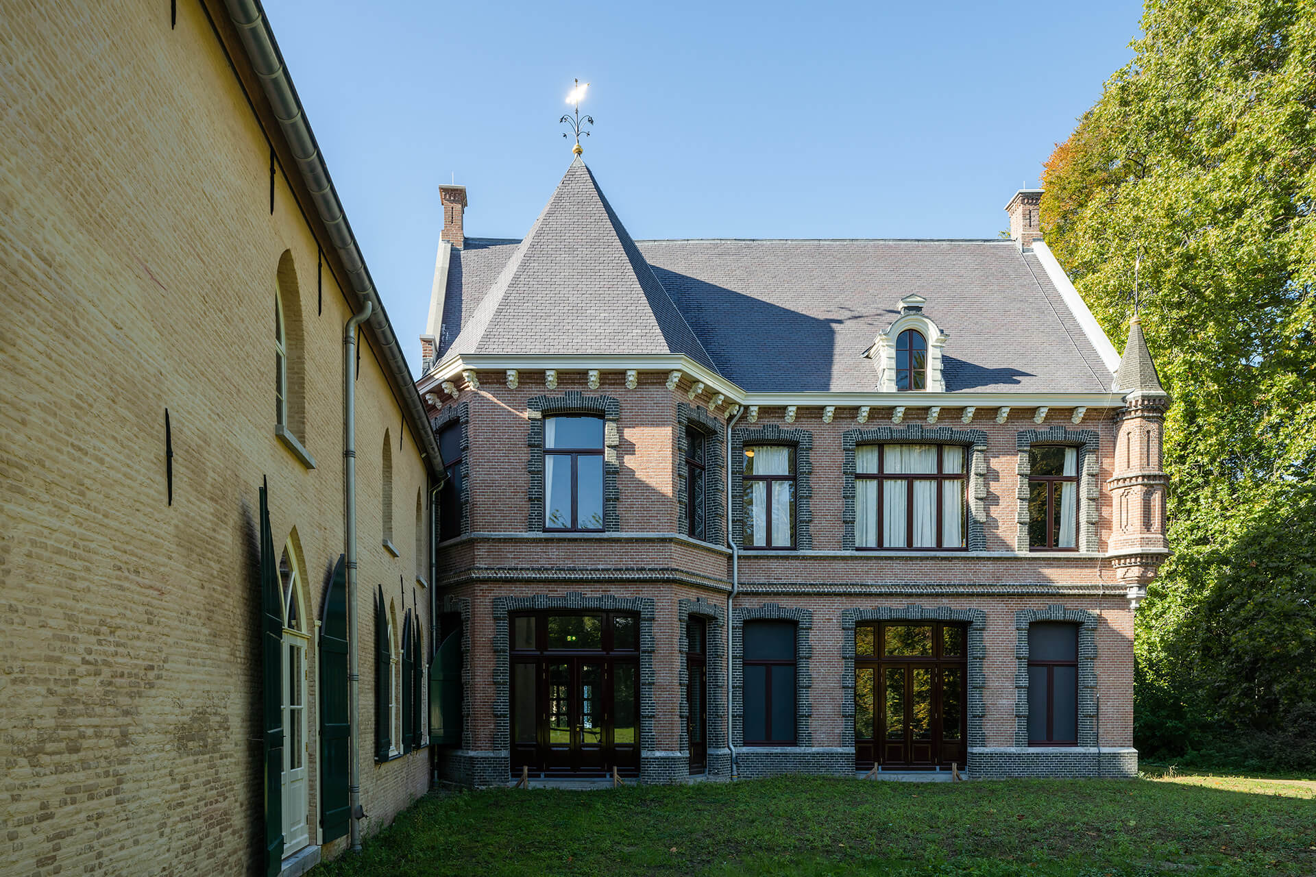 Zijaanzicht van Kasteel d’Oultremont