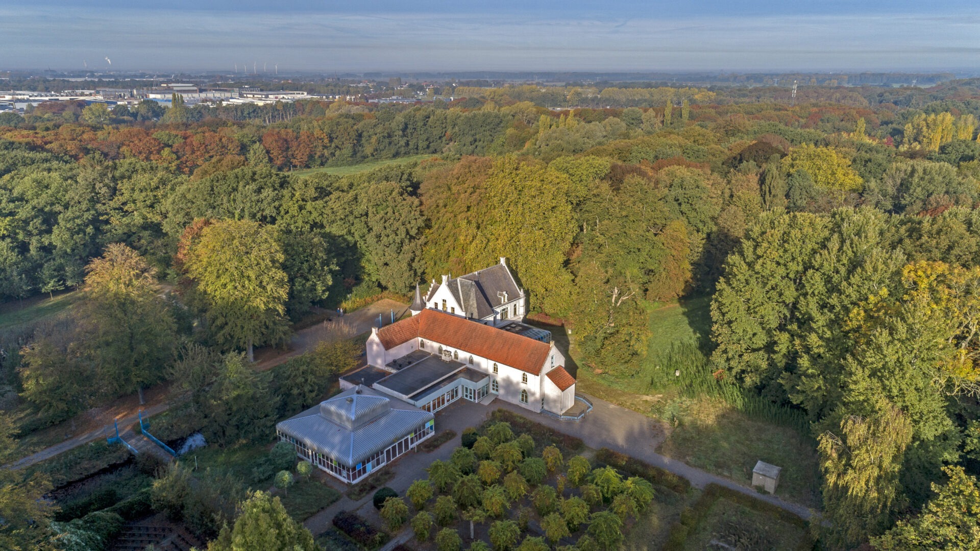 Bovenaanzicht met tuin van Kasteel d’Oultremont