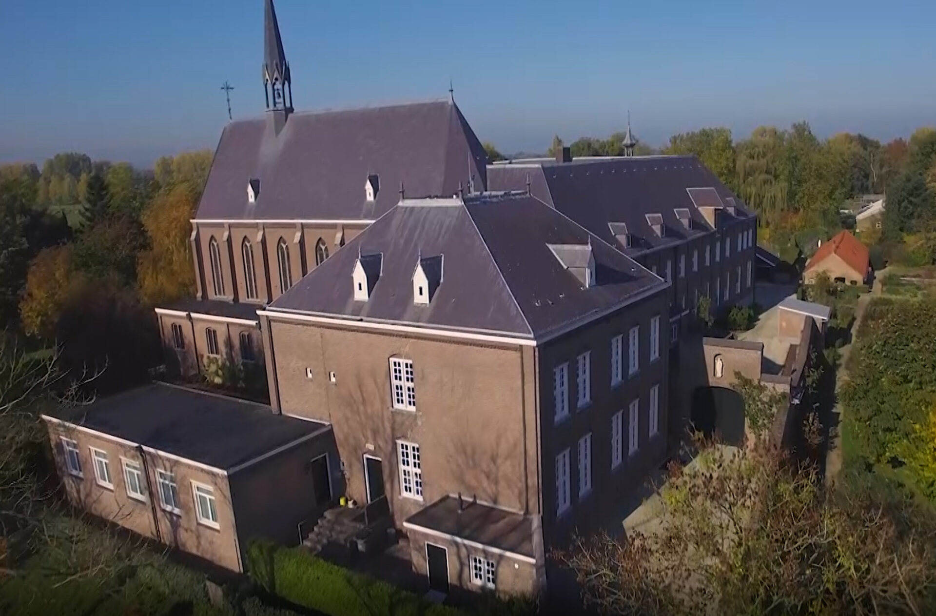 Zijaanzicht Klooster Clarissen