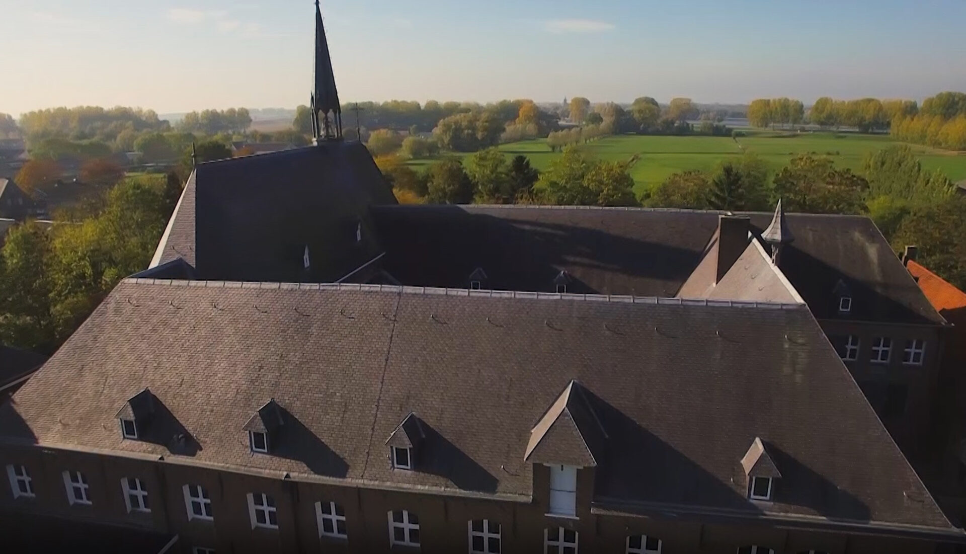 Bovenaanzicht van het dak van Klooster Clarissen