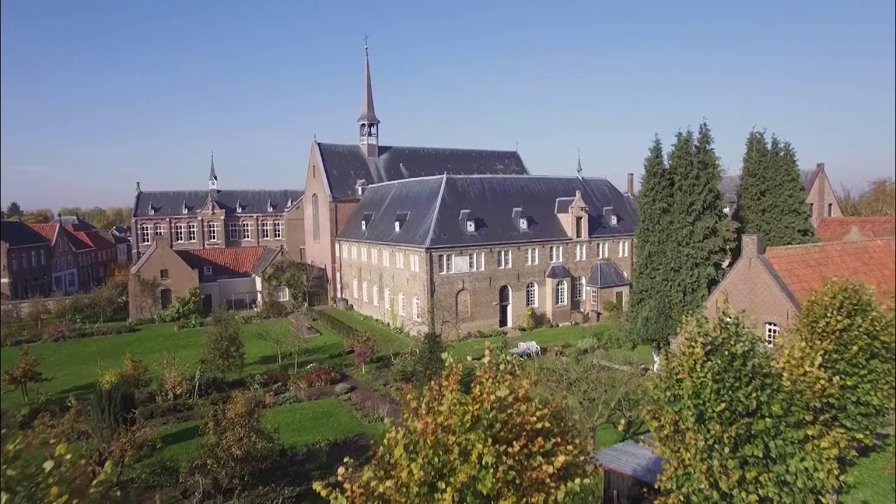 Achterzijde met tuin van Klooster Franciscanen