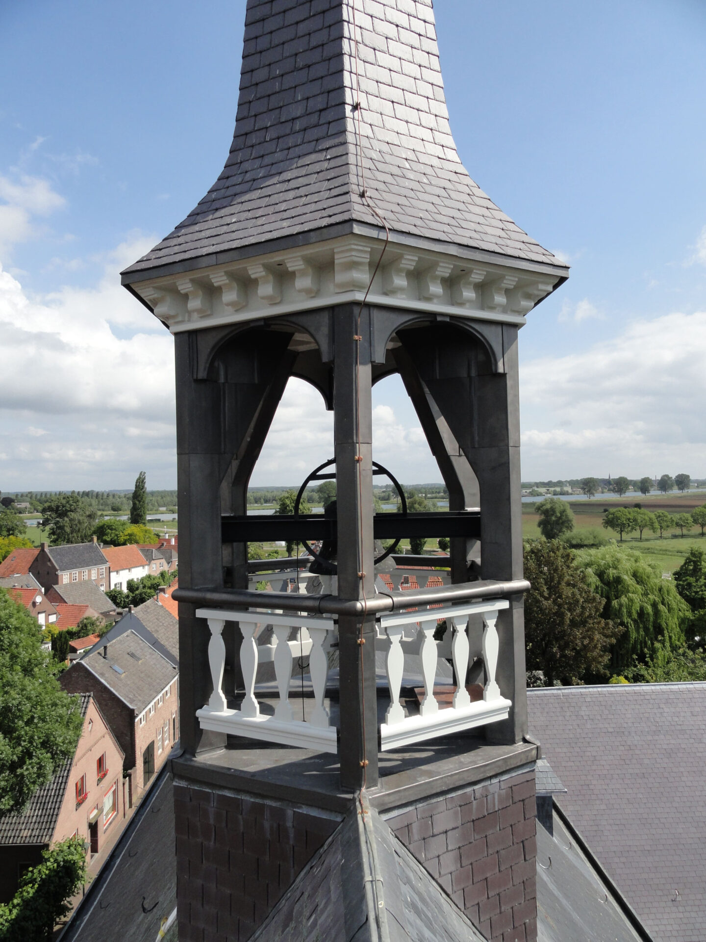 De gerestaureerde toren van Klooster Franciscanen