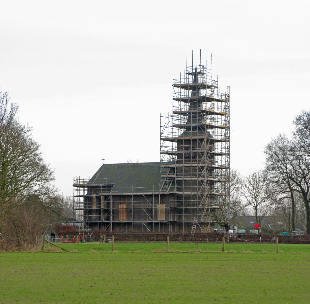 Sint Jan de Doperkerk in de steigers